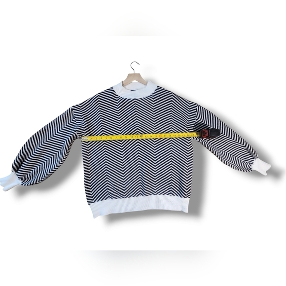 Zesica Oversized Billowing Arm Striped Sweater Womens Size XL - Picture 3 of 7